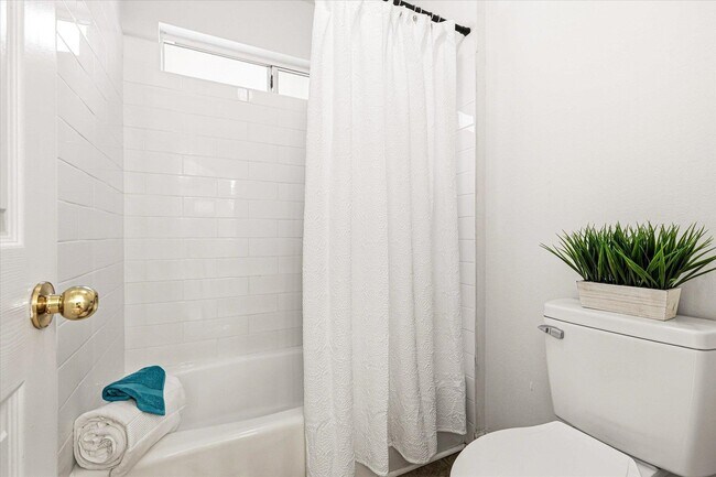 Building Photo - 335 Dreadnaught Ct