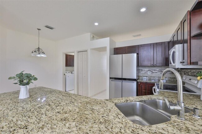 Building Photo - 1505 Ventana Dr