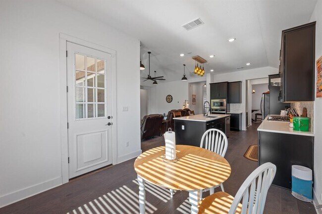 Building Photo - 7625 Alouette Dr