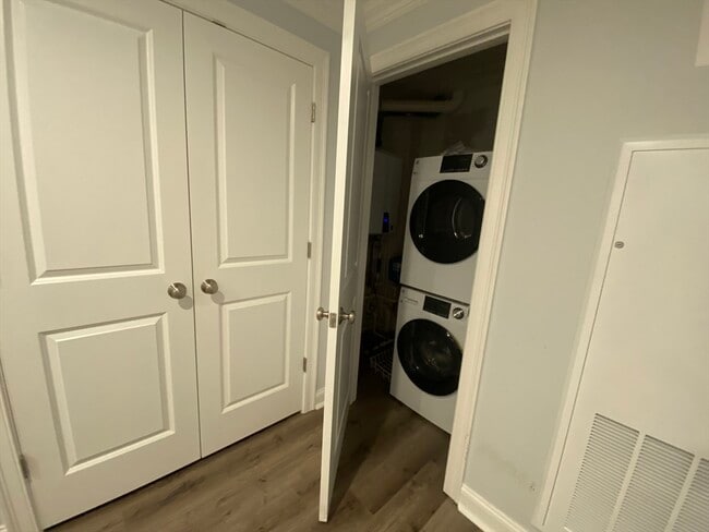 Building Photo - 918 Providence Hwy