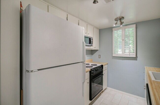 Building Photo - 4850 N 73rd St