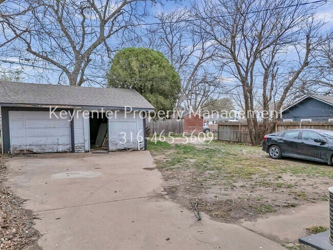 Building Photo - Charming 2 bedroom 1 bath Craftsman Duplex