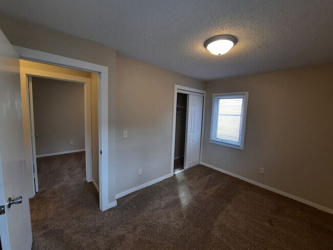Building Photo - Pet Friendly, no weight/breed restrictions! Detached Garage!