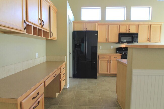 Building Photo - 3 bed, 2 bath + Office Rambler in West Ken...