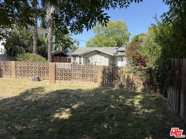 Building Photo - 5136 Noble Ave