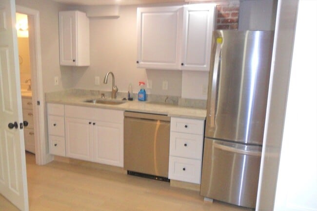 Building Photo - 400 Concord St