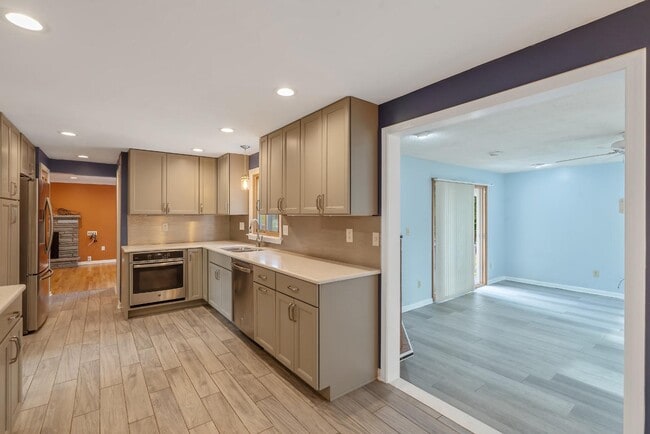 Building Photo - 20 Apricot Ln