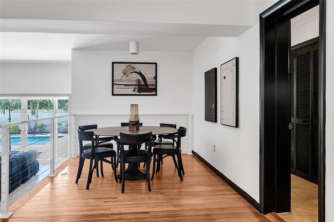 Building Photo - 660 NE 121st St