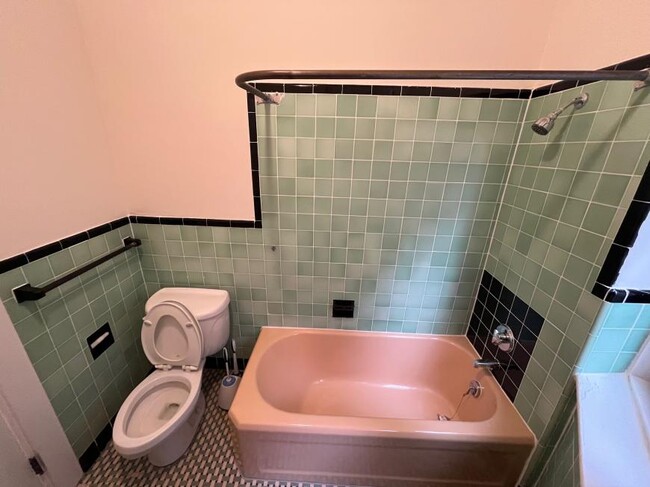 Building Photo - bedroom in Boston MA 02115