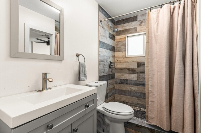 Building Photo - 1121 N 66 Terrace