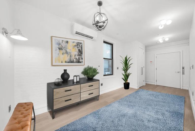 Building Photo - 547 W 47th St