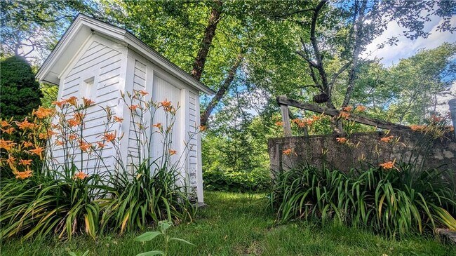 Building Photo - 55 Hopkins Hollow Rd