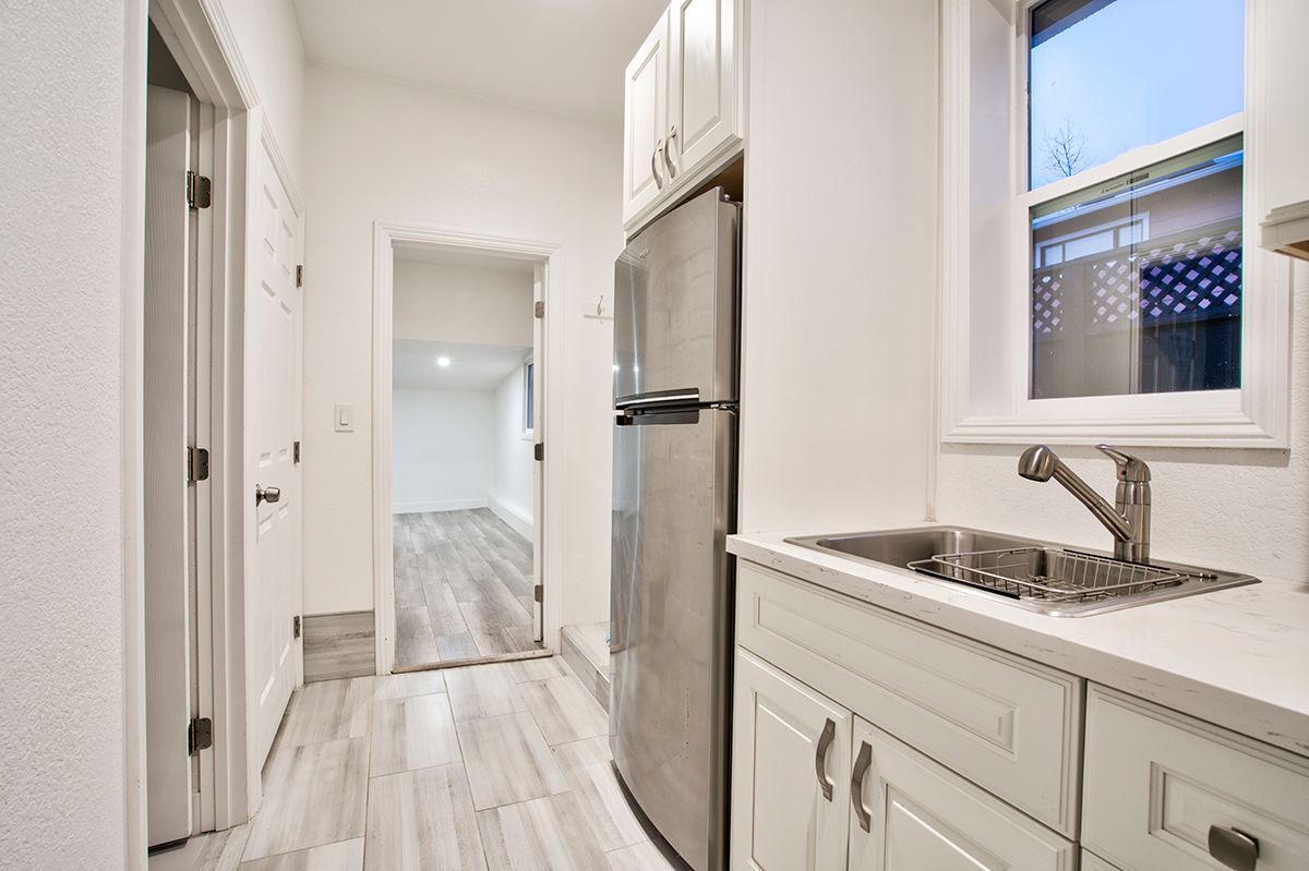 Building Photo - 1351 Eastshore Dr