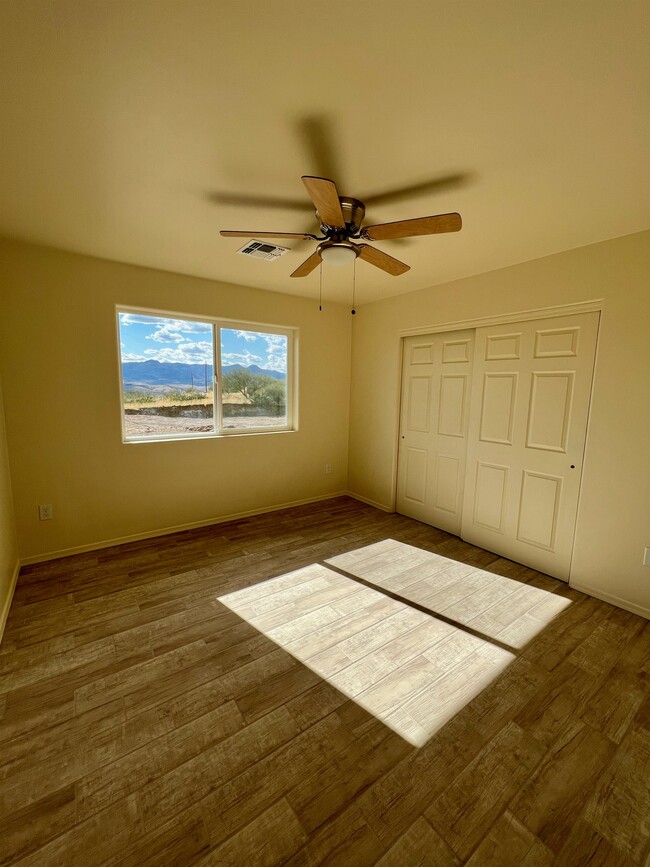 Building Photo - 1563 Ovalo Ct