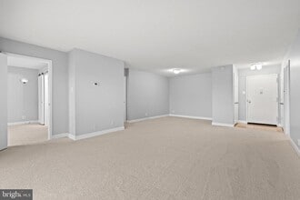 Building Photo - 307 Yoakum Pkwy