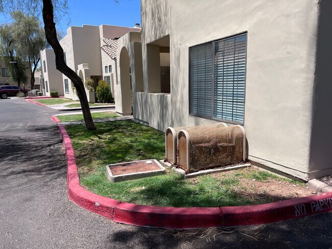 Building Photo - COMING SOON! 3 bed 3 bath Town house with ...