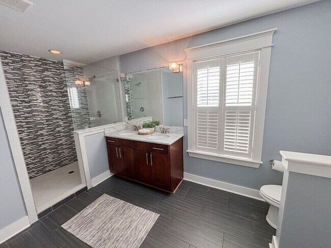 Building Photo - 1051 Phillips Park Dr