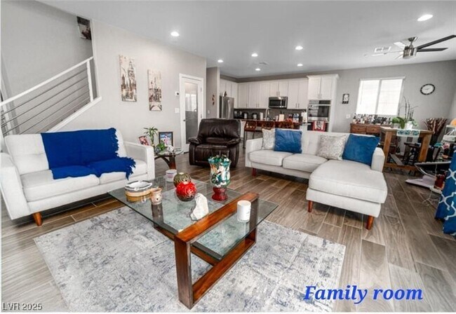 Building Photo - 111 Verde Rosa Dr