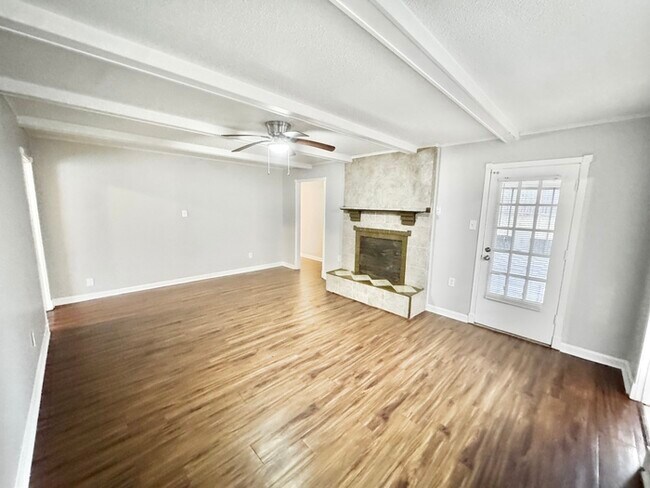 Building Photo - 2664 Richwood St