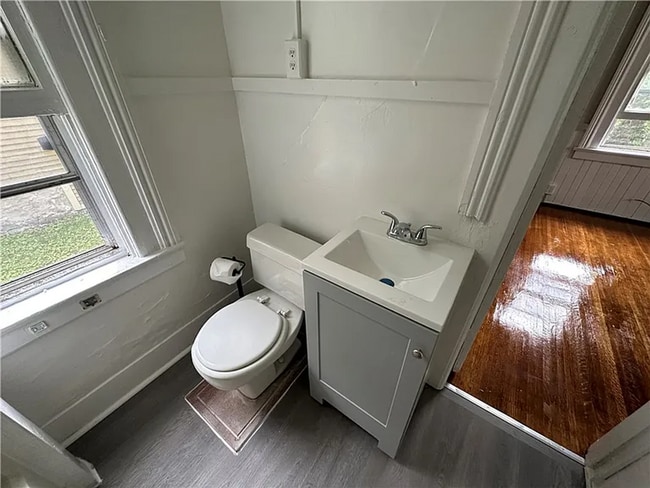 Building Photo - 525 Averill Ave