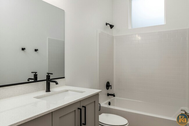 Building Photo - 2814 Oak Cir