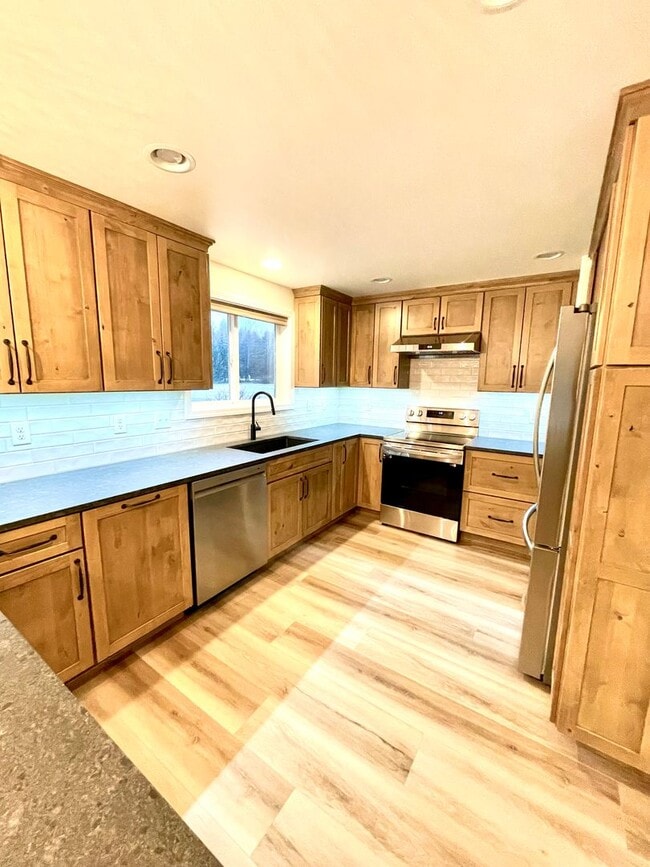 Building Photo - Stunning Riverfront Home in Sun Country