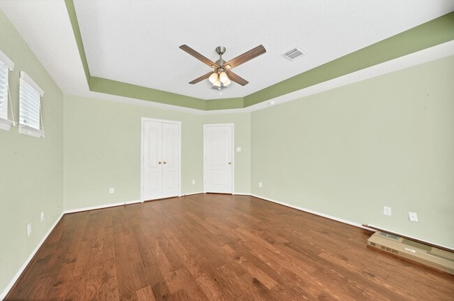 Building Photo - 18123 Memorial Falls Dr