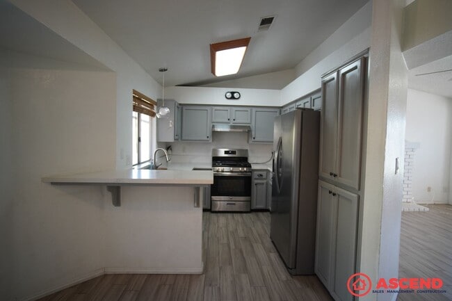 Building Photo - Cute Home in Southwest Bakersfield!