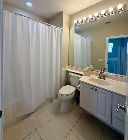 Building Photo - 223 Soriano Dr