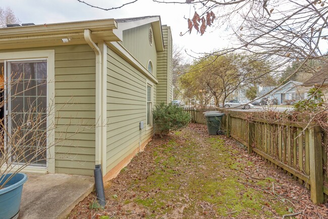 Building Photo - Beautiful Home in a quiet neighborhood