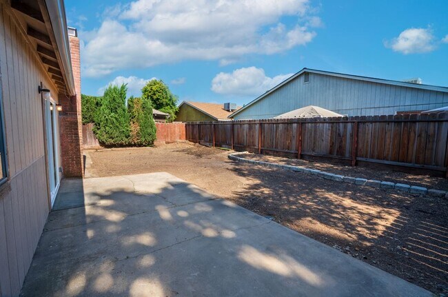 Building Photo - 259 Silver Star Ct