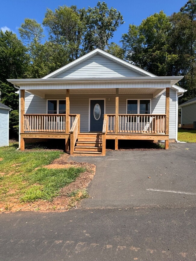 Building Photo - "Charming 3-Bedroom Home in Mars Hill with...