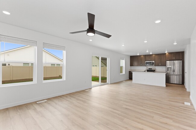 Building Photo - 6658 W Aileron St