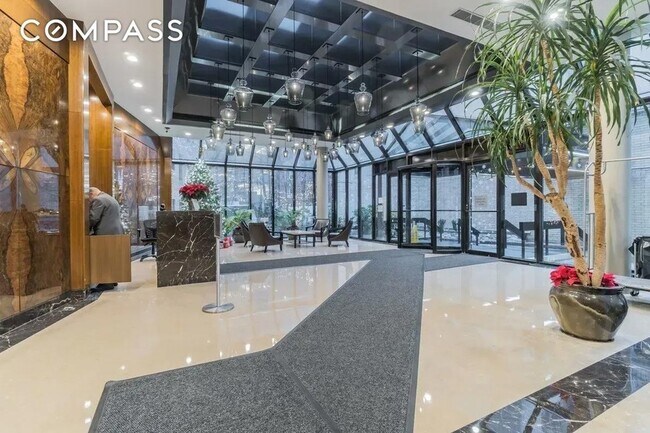 Building Photo - 212 E 47th St