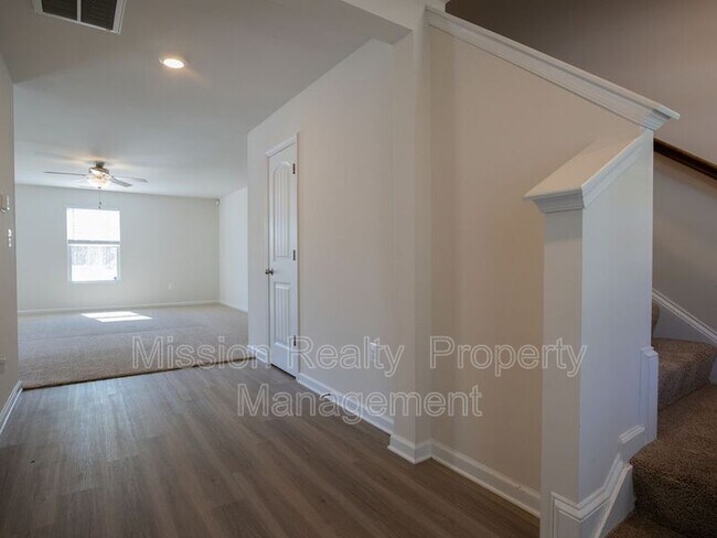 Building Photo - 2827 Meadowview Blvd