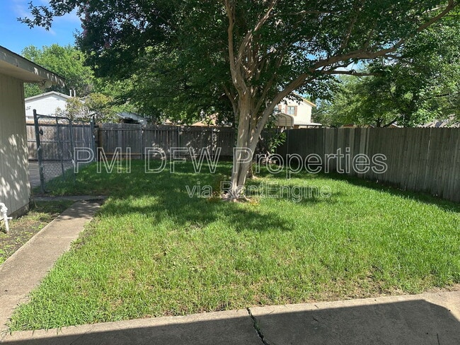 Building Photo - 5209 Pensacola Dr