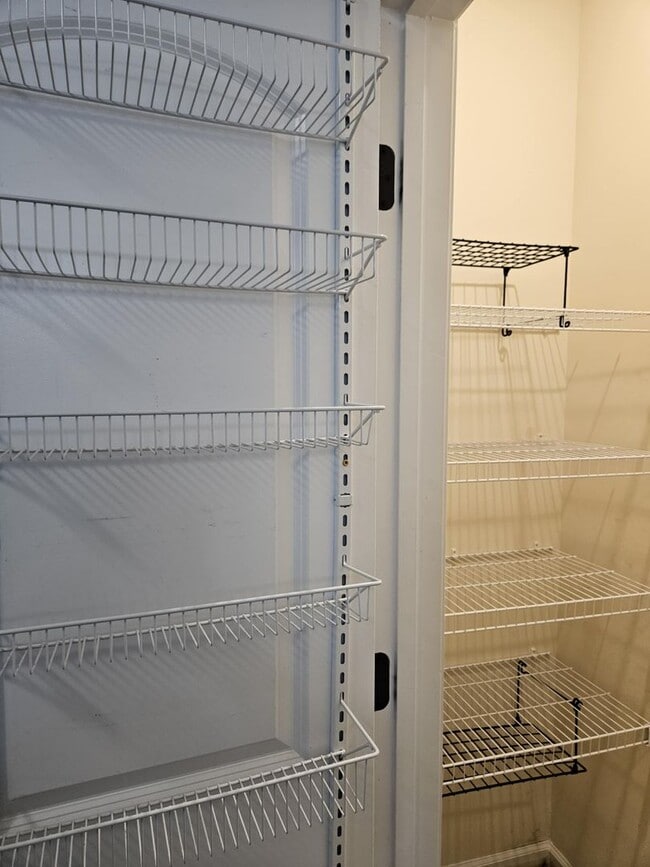 Building Photo - Pet Friendly Townhome In Sneads Ferry!