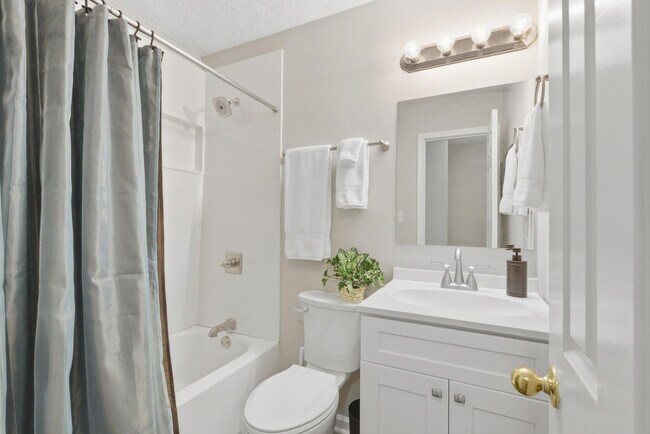 Building Photo - 1108 S Barnett Shoals Rd