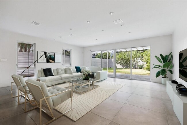 Building Photo - 1222 Marconi St