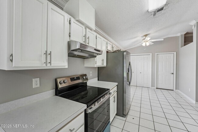 Building Photo - 1219 Stern Way