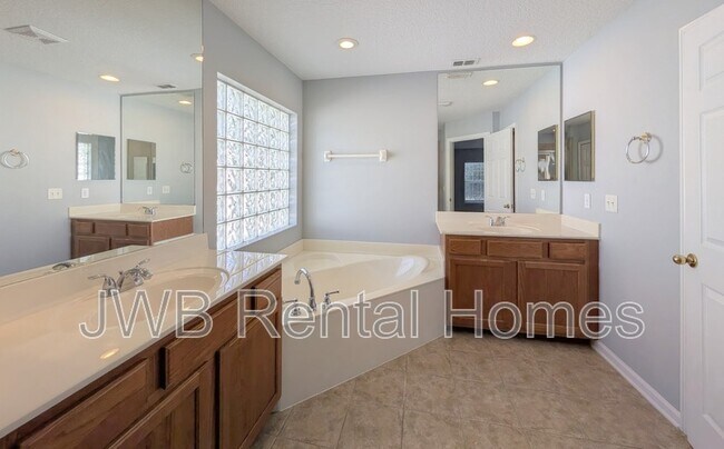 Building Photo - 129 Castlegate Ln