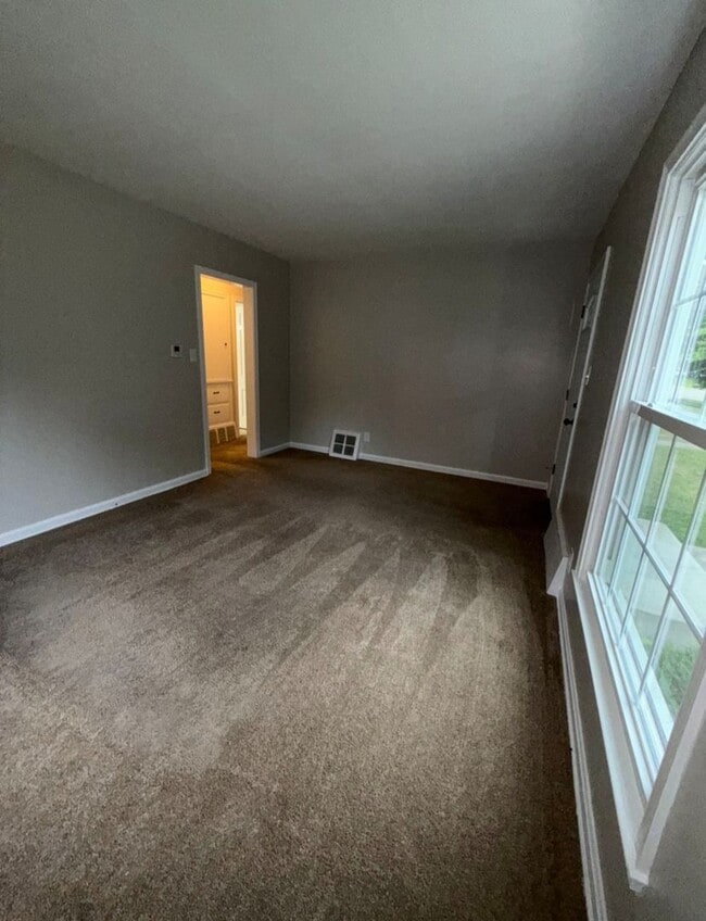 Building Photo - 3 Bed - 1 Bath House Available in Akron, Ohio