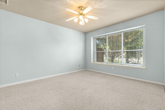 Building Photo - 7906 Glenn Cliff Dr