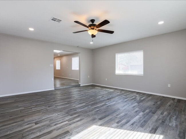 Building Photo - Spacious 4 Bedroom 2 Bathroom home with Private Pool & Arizona Room!