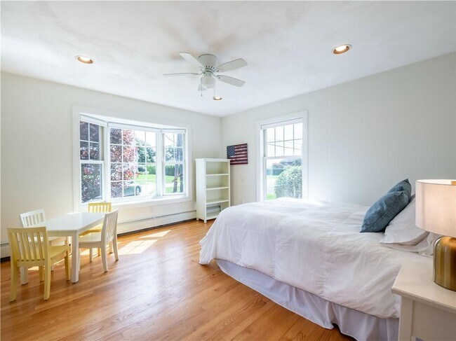 Building Photo - 573 Wolcott Ave