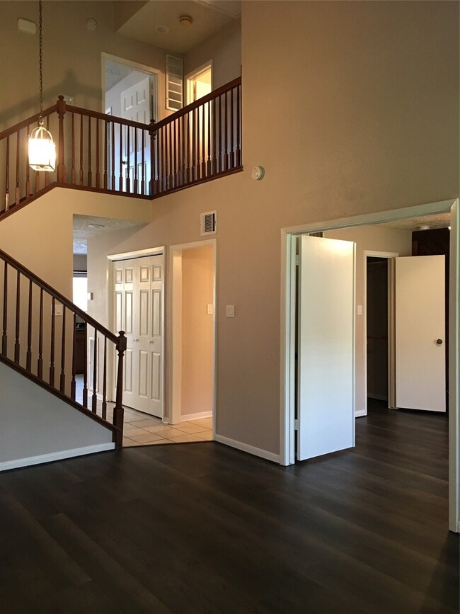 Building Photo - 3010 Beecave Dr