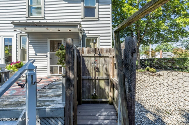 Building Photo - 146 Rumson Rd