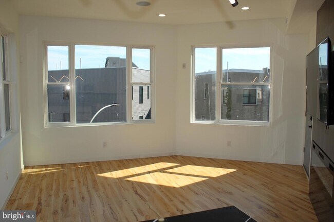 Building Photo - 3017 Ridge Ave
