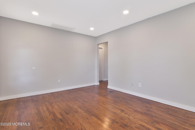 Building Photo - 68 Elm St