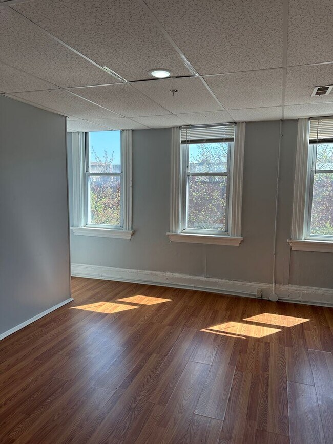 Building Photo - 2404 N Charles St